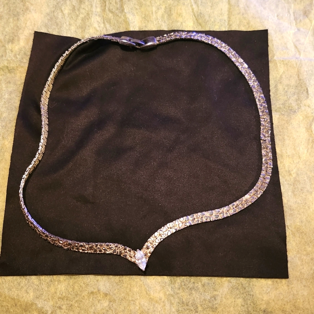 VINTAGE Women's Gold Tone Necklace 8.5"